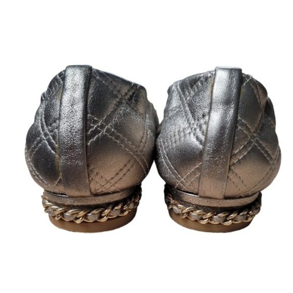 Stuart Weitzman Size 8 Quilted Leather Silver Chain Bow Flat Heels - Picture 4 of 7